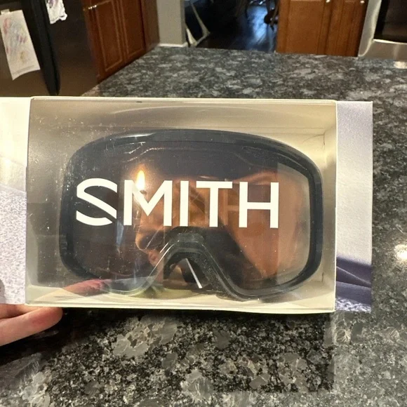 NEW! Smith Frontier Goggles Black S2/RC36 Goggles Medium Fit Anti-Fog Rose Red - Picture 2 of 3